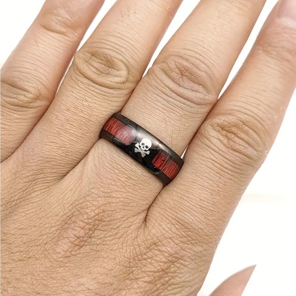 MENS BLACK PLATED TITANIUM RING WITH WHISKEY 🥃 BARREL INSIDE - Picture 5 of 9